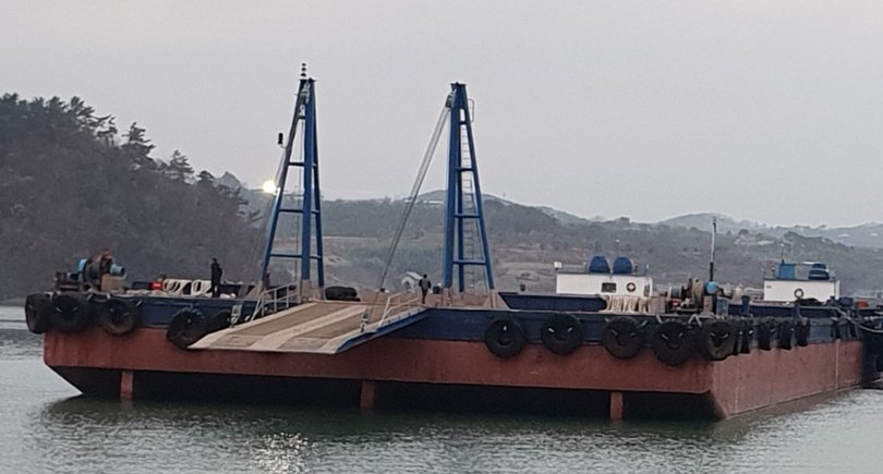 Barge